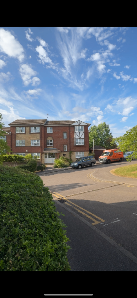 Spacious Master Room to Rent – Bills Included – Wardown Park, Luton 