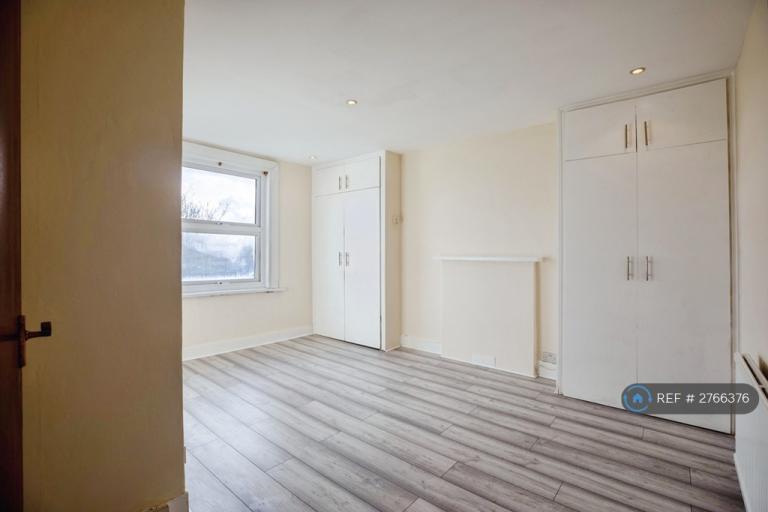1 bedroom flat in Anerley, London, SE20 (1 bed) (#2766376)