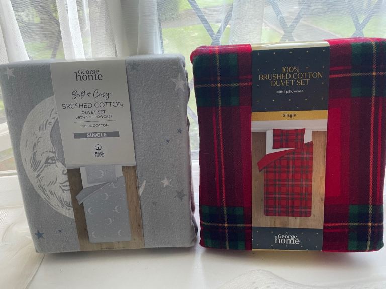 2 lots of single bedding sets