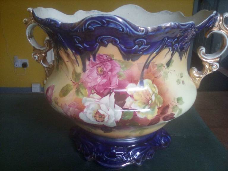 Vintage vase / planter