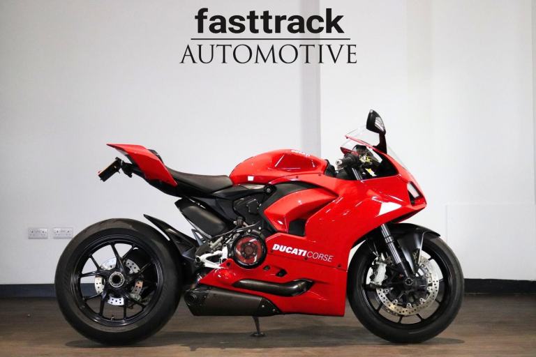 Ducati Panigale V2 955 - 2020 - AKRAPOVIC - LOAD OF EXTRAS - MINT - FULL HISTORY