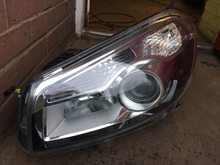 Nissan Qashqai nsf headlight xenon type
