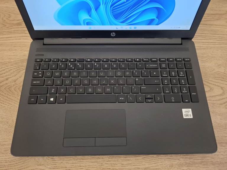 Fast HP Laptop (15.6" FHD / i5 / 8GB / 256GB)
