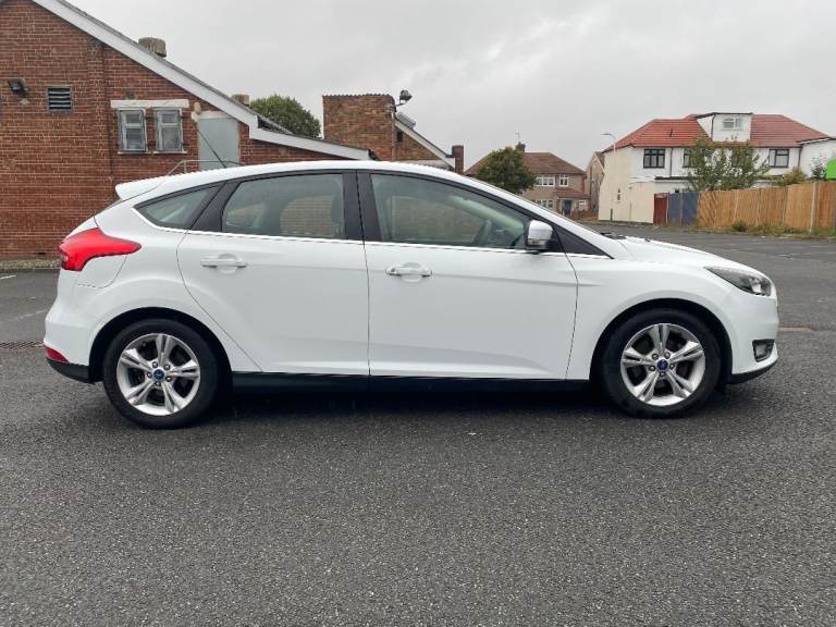 FORD  FOCUS  1.0t ECOBOOST  ZETEC  2015  IN VGC FSH  NEW BELTS NEW  MOT  NEW SERVICE WARRANTY GIVEN