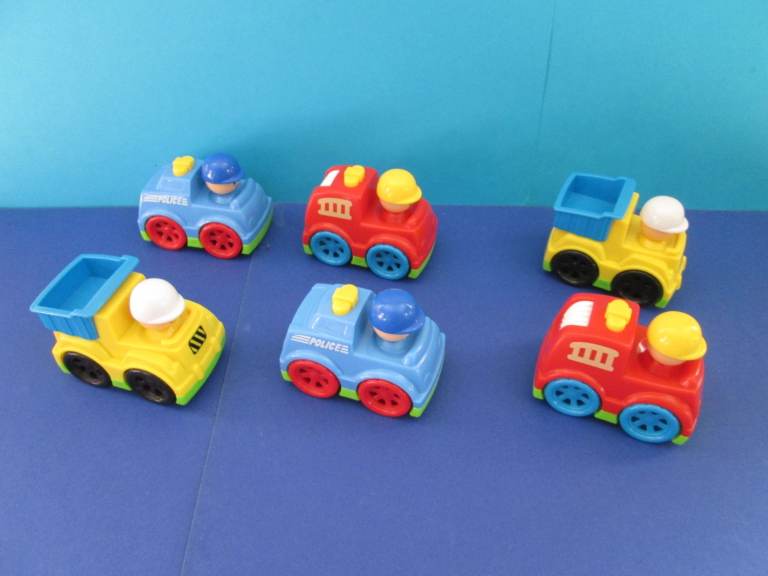 6 T J MORRIS PLASTIC VEHICLES - 2  TIPPERS, 2 POLICE CARS, 2 FIRE ENGINES EXC COND