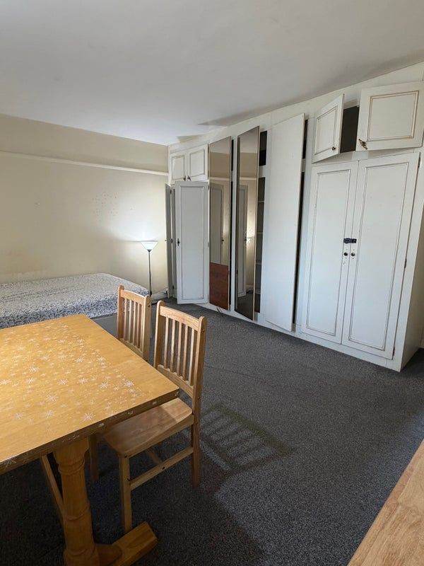 Spacious LARGE Double Room in Hounslow West - TW4