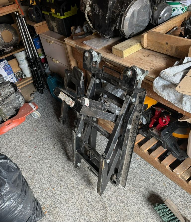 Motorcycle hydraulic lift 