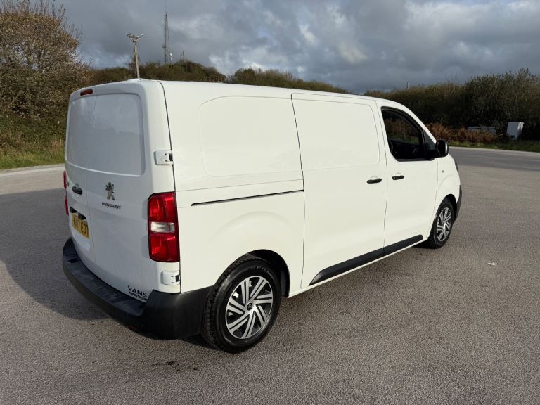 17 PEUGEOT EXPERT PRO 1,6hdi 6speed Van FSH Dispatch transit