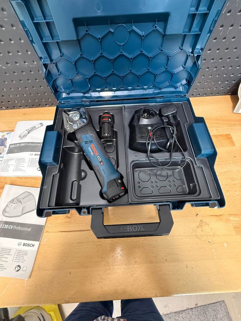 Bosch GUS 12V-300 Professional Cordless Cutter – Complete Kit