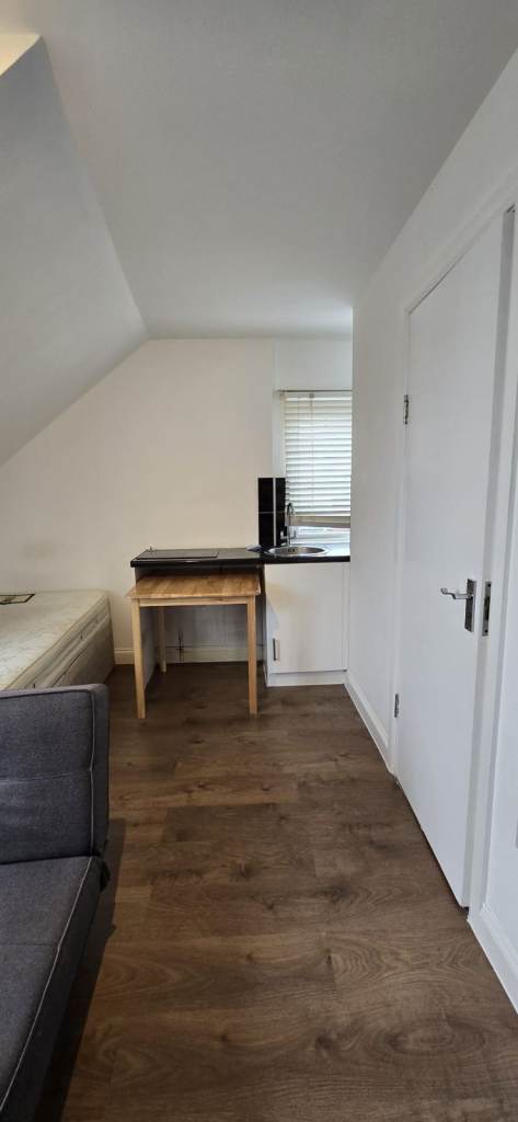 Studio flat to Let in Hackney E5,  No deposit, Dss welcome