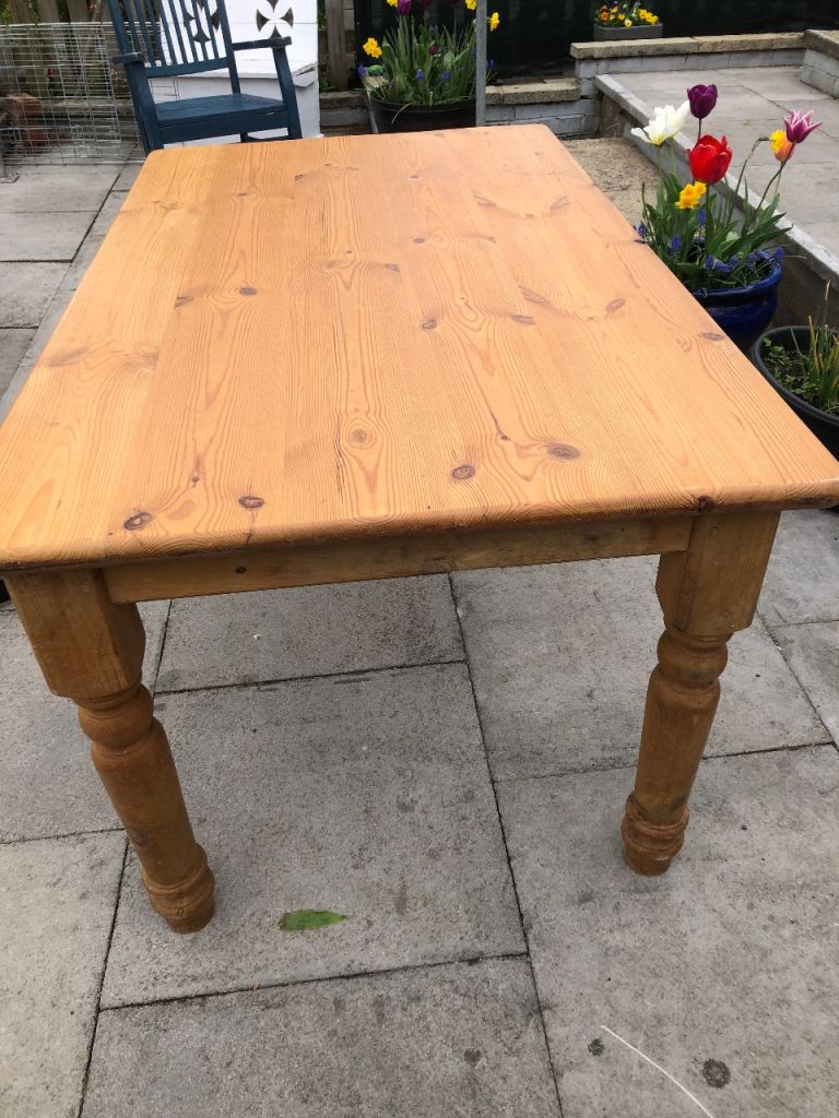 Solid Pine Dining Table – Good Condition