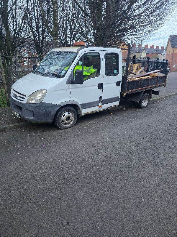 2 x ford iveco crew cab tippers