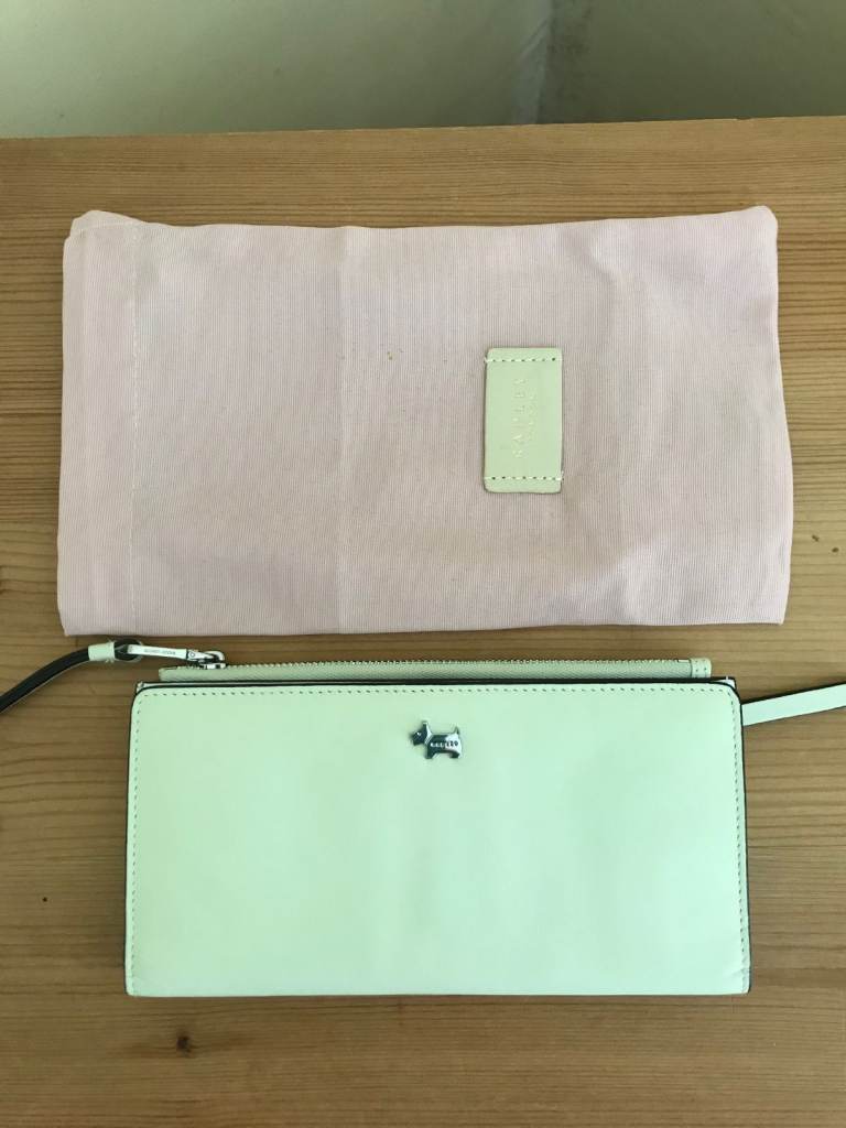 New Radley cream wallet unused unwanted gift. Pink dustbag has very slight mark hence price