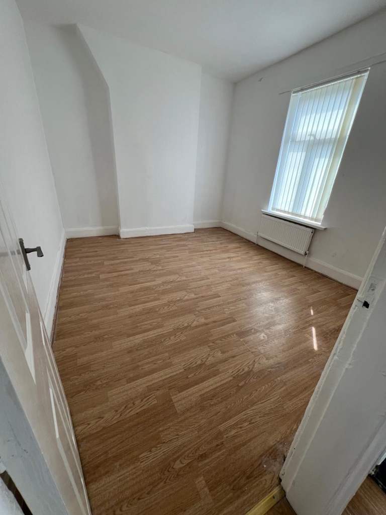 3 bedroom house available at M8 5AF