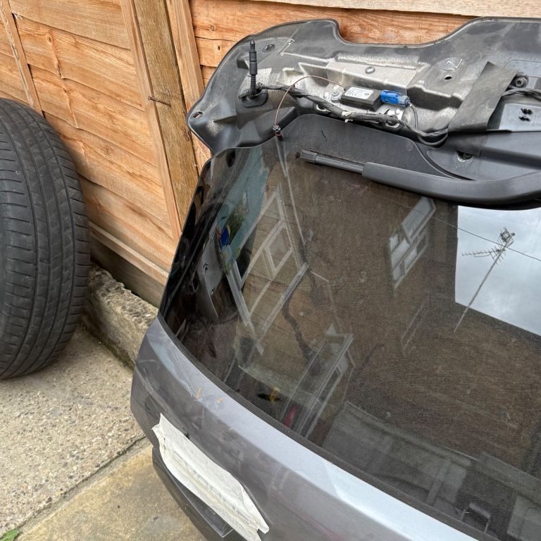 Land Rover Range Rover Evoque L551 2021 Complete Tailgate LR146880 Grey