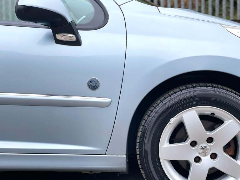 PEUGEOT 207 1.4 HDi Envy 2011