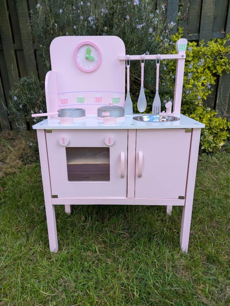 Toys "R" Us wooden play kitchen