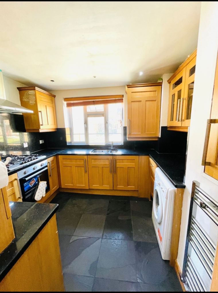 DOUBLE ROOM TO RENT IN A SHARED FLAT