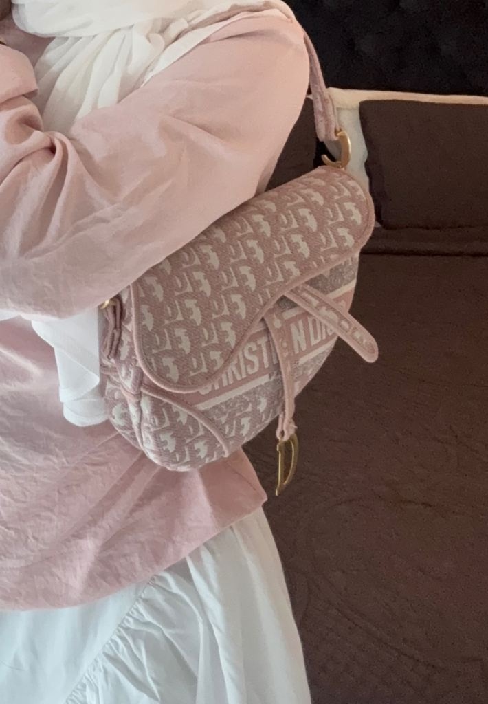 saddle shoulder bag pink and white canvas