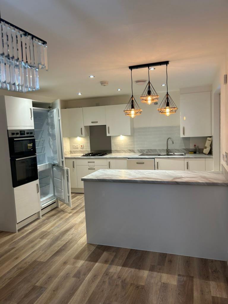 Modern 4-Bed – Rooms or Entire House Available