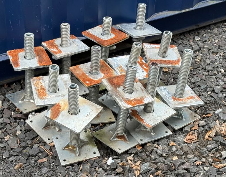Shipping Container Adjustable Jacks / Levelling Feet (12 available)
