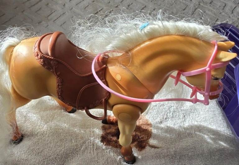 Vintage barbie tawny horse walks & neighs