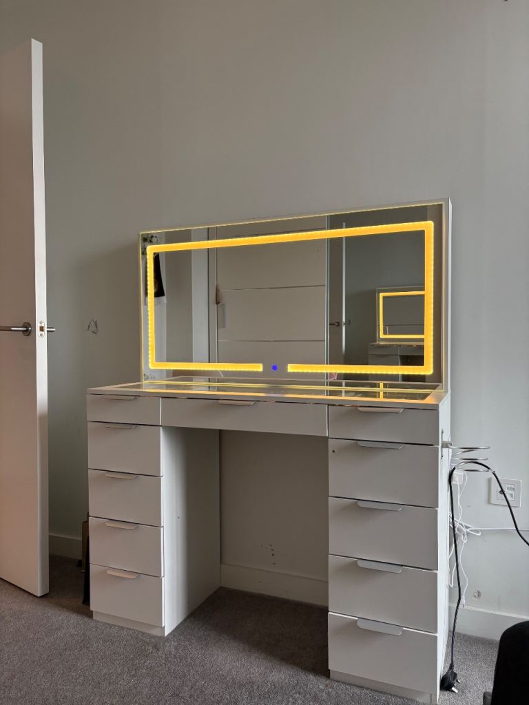 Large LED Makeup vanity table 