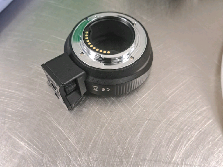 Camera lens mount adapter 