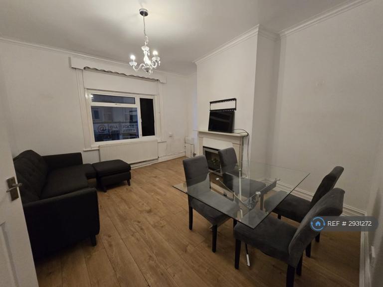 2 bedroom flat in Norwich Road, Bournemouth, BH2 (2 bed) (#2931272)