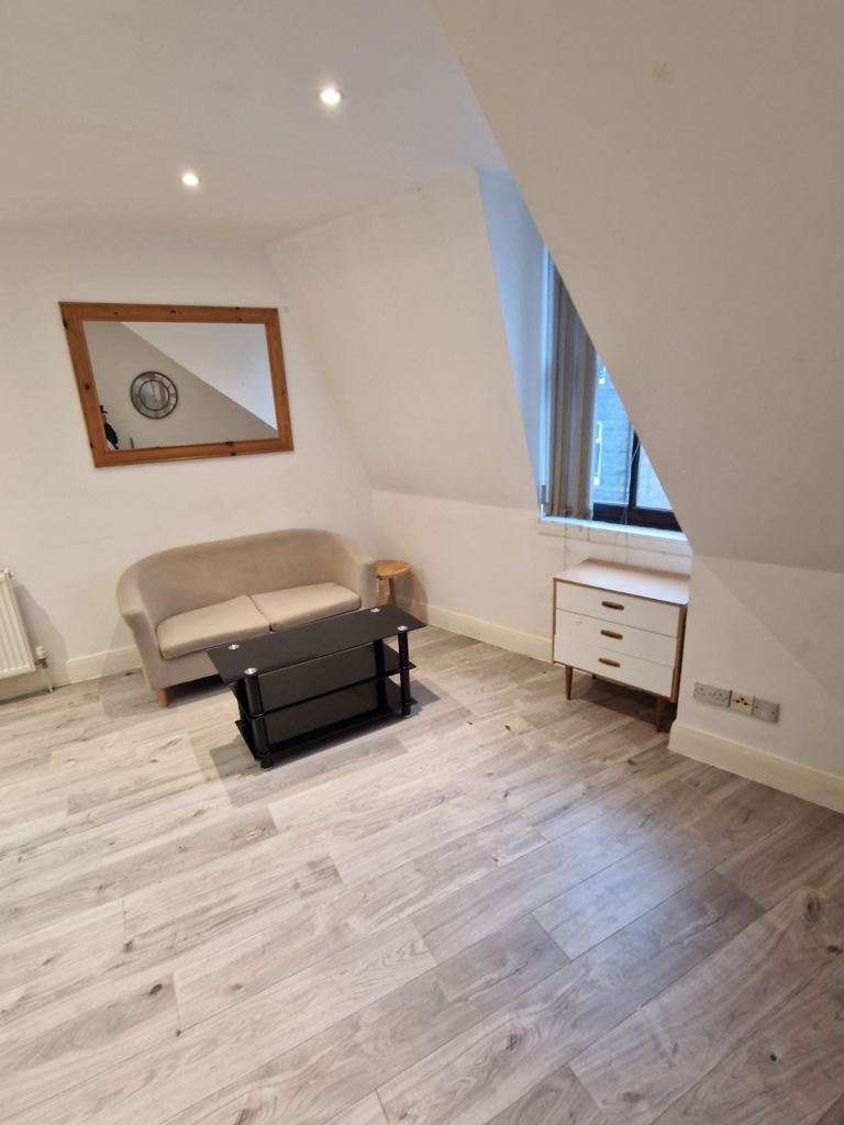 3 BED FLAT IN GEORGE ST