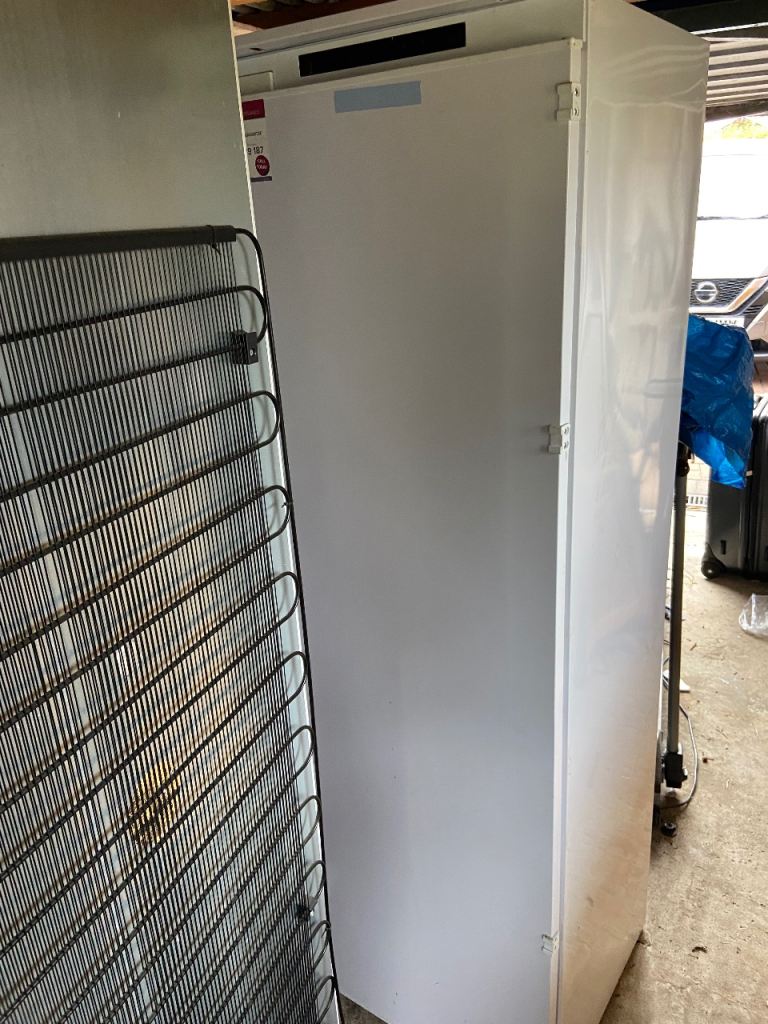 Full size fridge and freezer CDA 