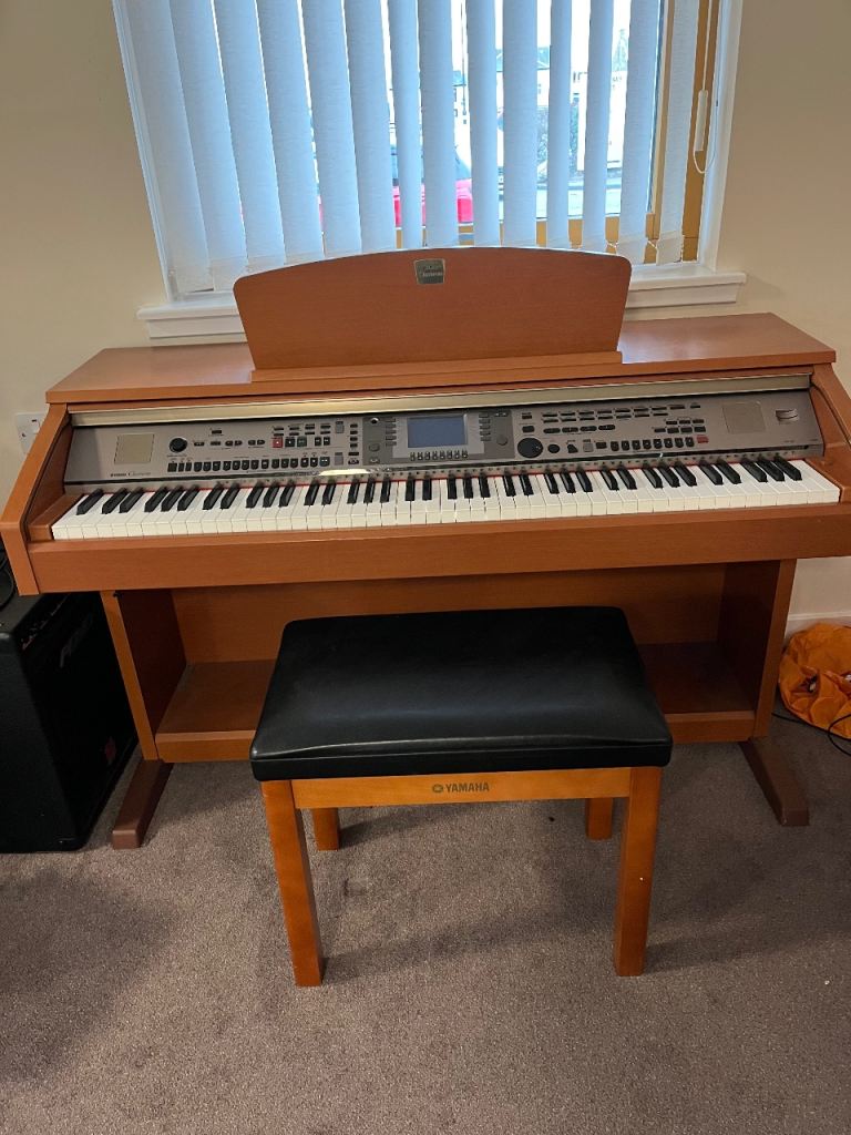 Yamaha Clavinova CVP - 301 Digital Piano