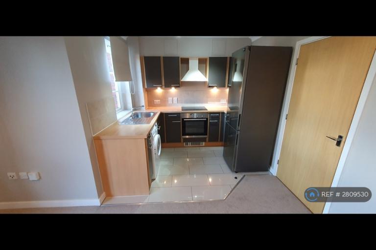 1 bedroom flat in Sutherland Grove, London, SW18 (1 bed) (#2809530)