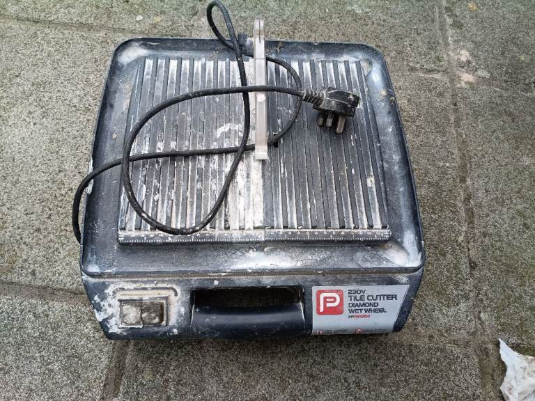 Piranha Tile Cutter 230V – Fair Condition, Fully Working