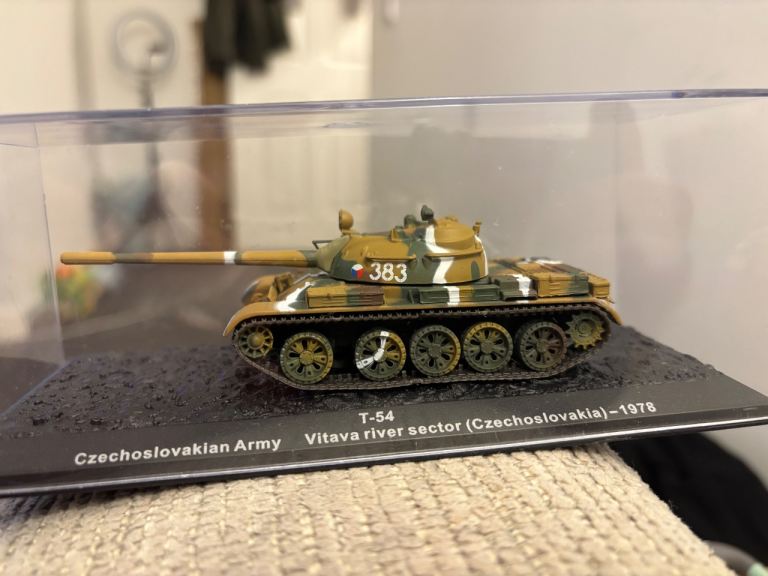 Deagostini Model Tank T-54 Vitava River Sector ( Czechoslovakia) - 1978 1:72 Scale 