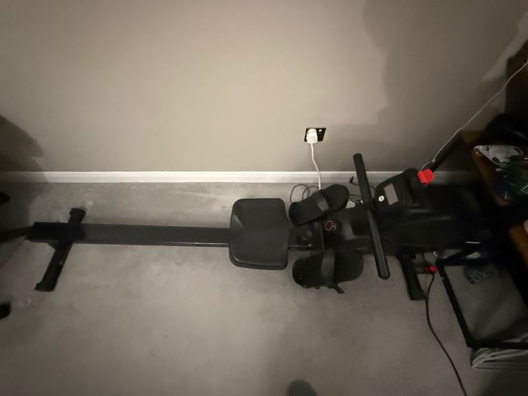 Domyos Rowing Machine – Good Condition, Multiple Resistance Levels