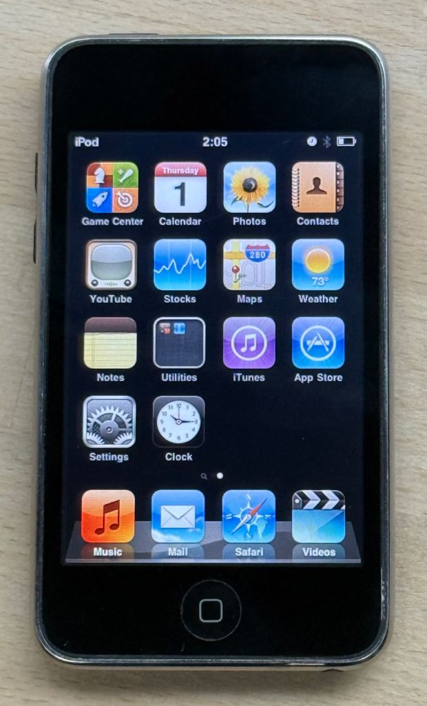 Apple iPod Touch 8GB with Logic3 i-StationTTV Dock