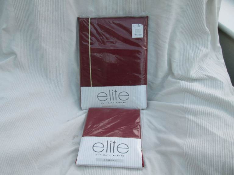 Elite Ultimate Dining Tablecloth + Napkins. Elegant Table Cloth Linen, Burgundy with Gold Edging