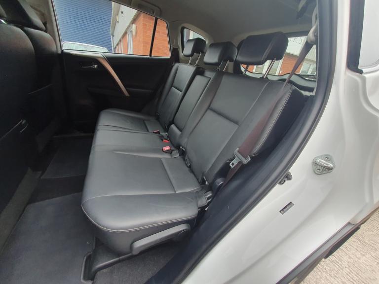 2015 Toyota RAV4 2.2 D-4D Invincible SUV 5dr Diesel Manual 4WD Euro 5 (150 ps)