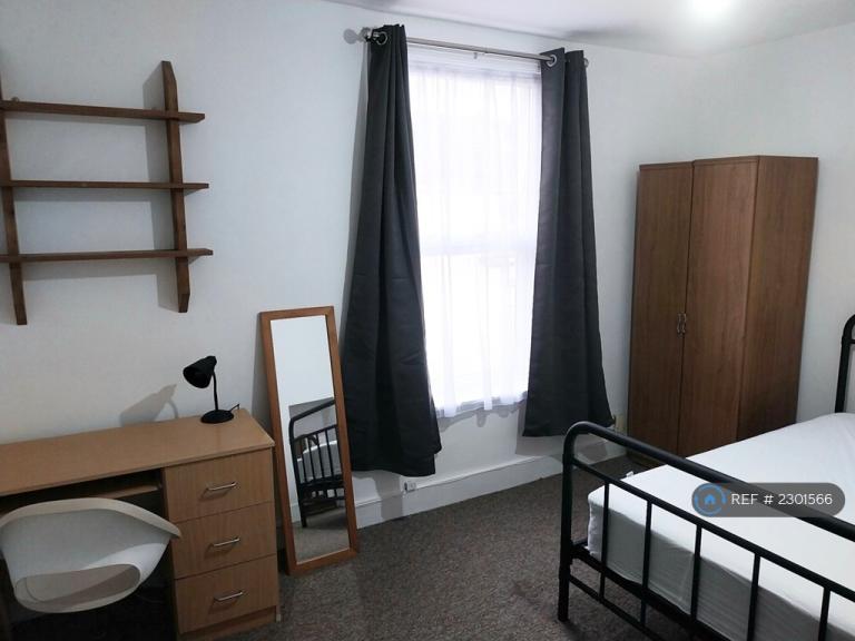 4 bedroom house in Napier Road, Southsea, PO5 (4 bed) (#2301566)