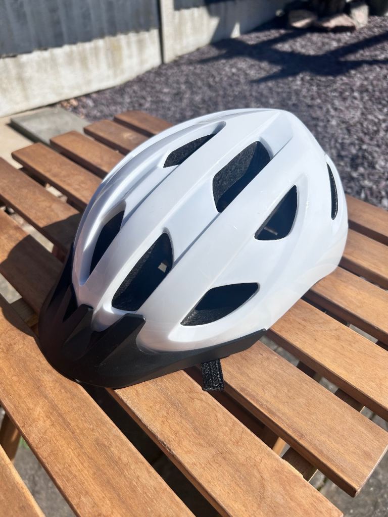 Halfords Adults Cycle Helmet white 