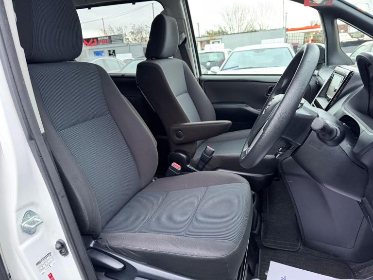  Toyota Noah 1.8 Petrol/Hybrid 7 Seater 5dr Petrol/Electric Hybrid Automatic