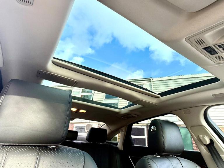 2010 Jaguar XJ 5.0 V8 Premium Luxury Auto Euro 5 4dr (LWB) SALOON Petrol Automatic