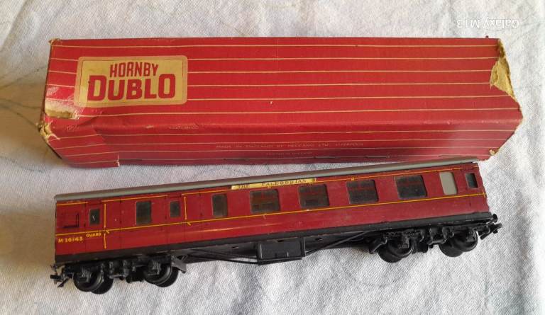 Hornby-Dublo 4049 Composite Restaurant Car. Maroon. Boxed. ExG