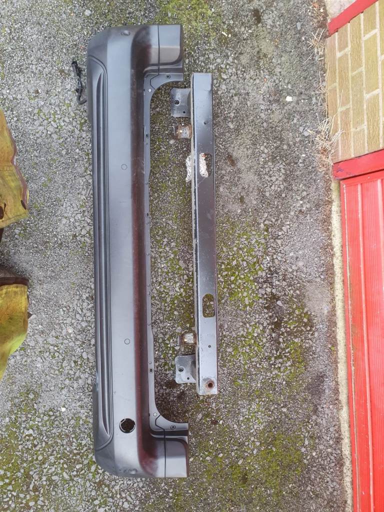 Complete rear bumper and crash bar set with sensors for a Peugeot Partner 2020 1.5 Diesel