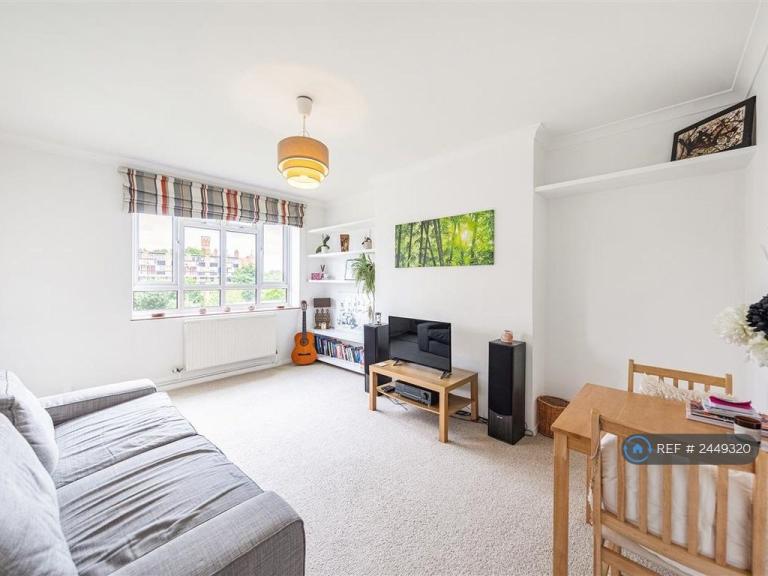 2 bedroom flat in Lancaster Court, London, SW6 (2 bed) (#2449320)