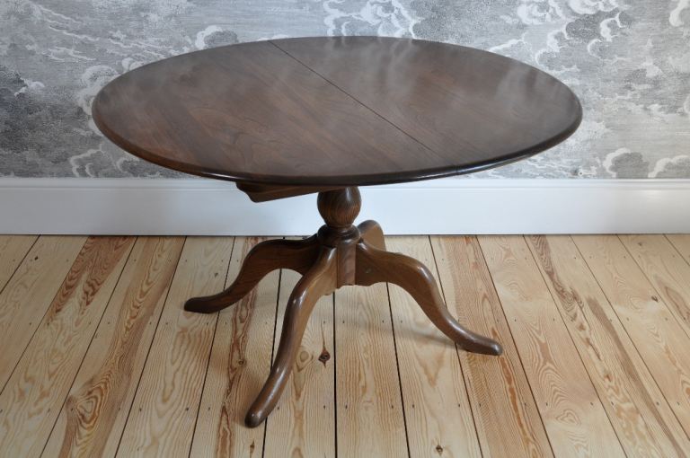Ercol Windsor Chester Extending Dining Table - Golden Dawn Finish