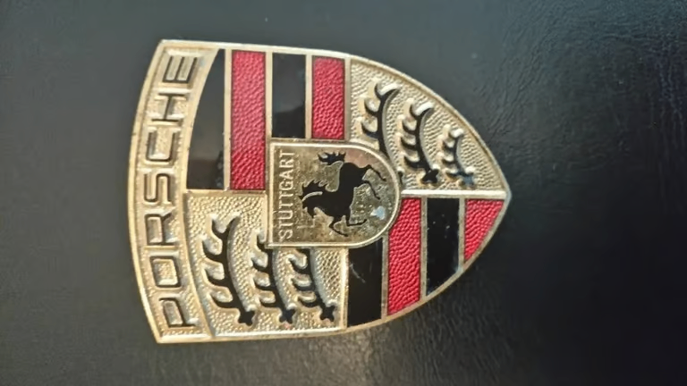 Porsche bonnet badge