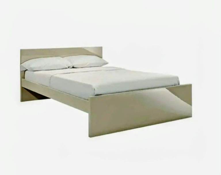 image for Modern kingsize bed with hybrid memory mattress 