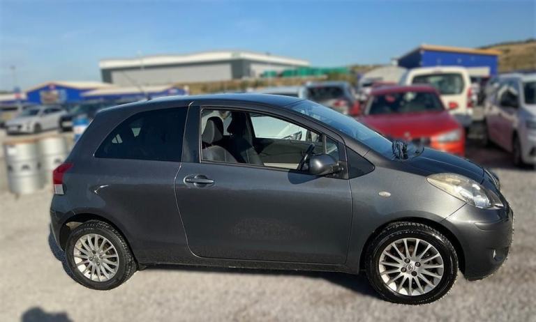 Toyota Yaris 1.33 Dual VVT-i SR 1 Owner from New Only 32K Metallic Grey VGC